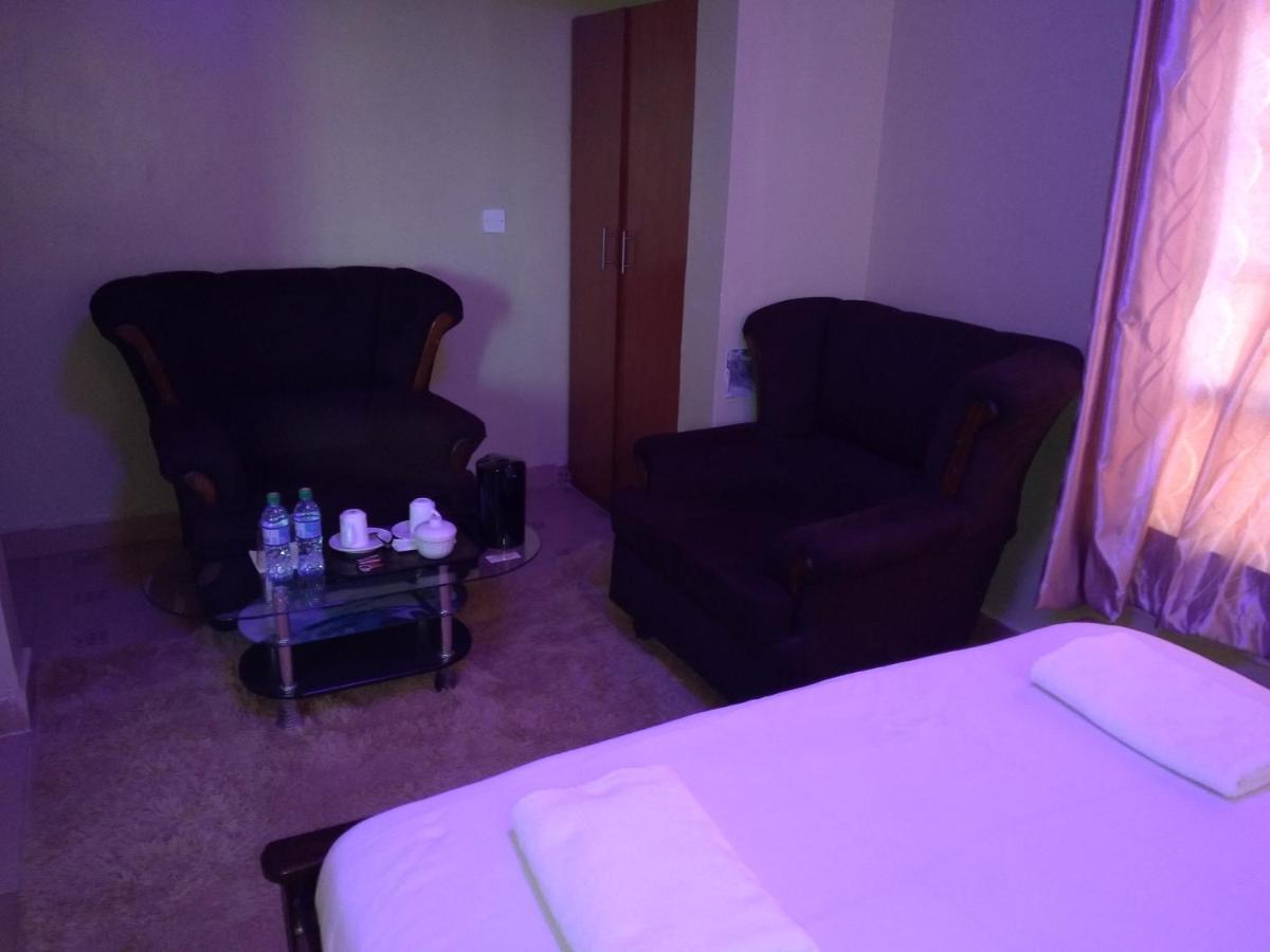 Crown Hotel Kericho Bagian luar foto
