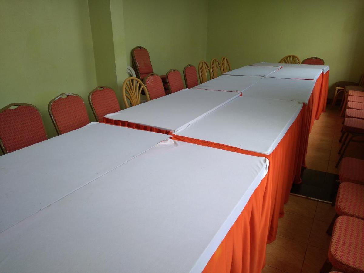 Crown Hotel Kericho Bagian luar foto