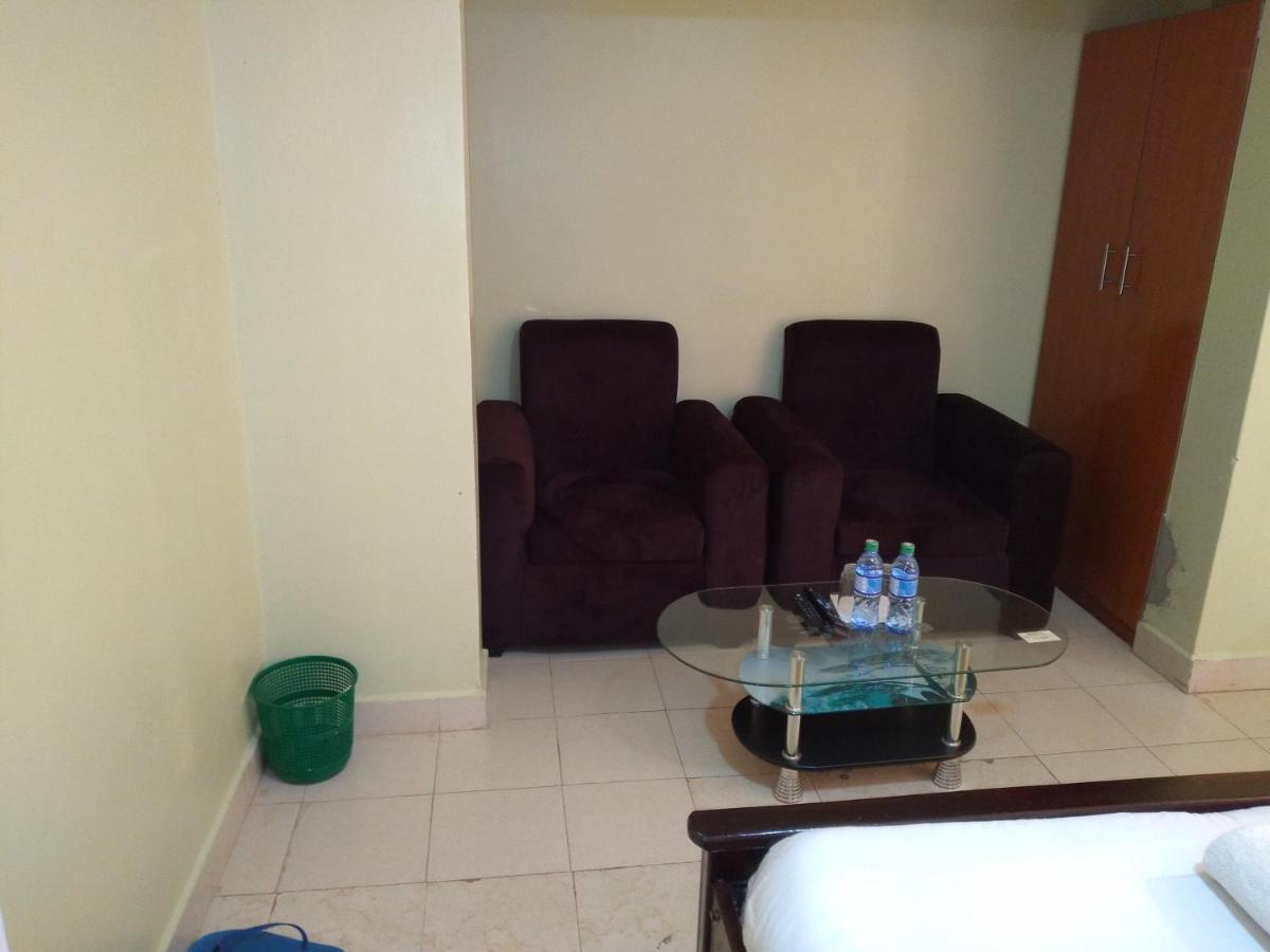 Crown Hotel Kericho Bagian luar foto